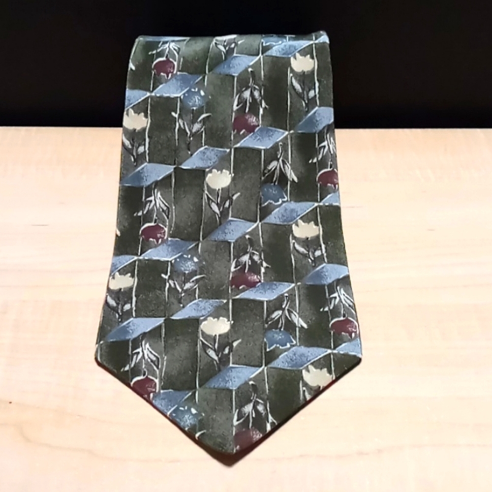 Vintage "417 by Van Heusen" Geometric Floral Pattern Necktie